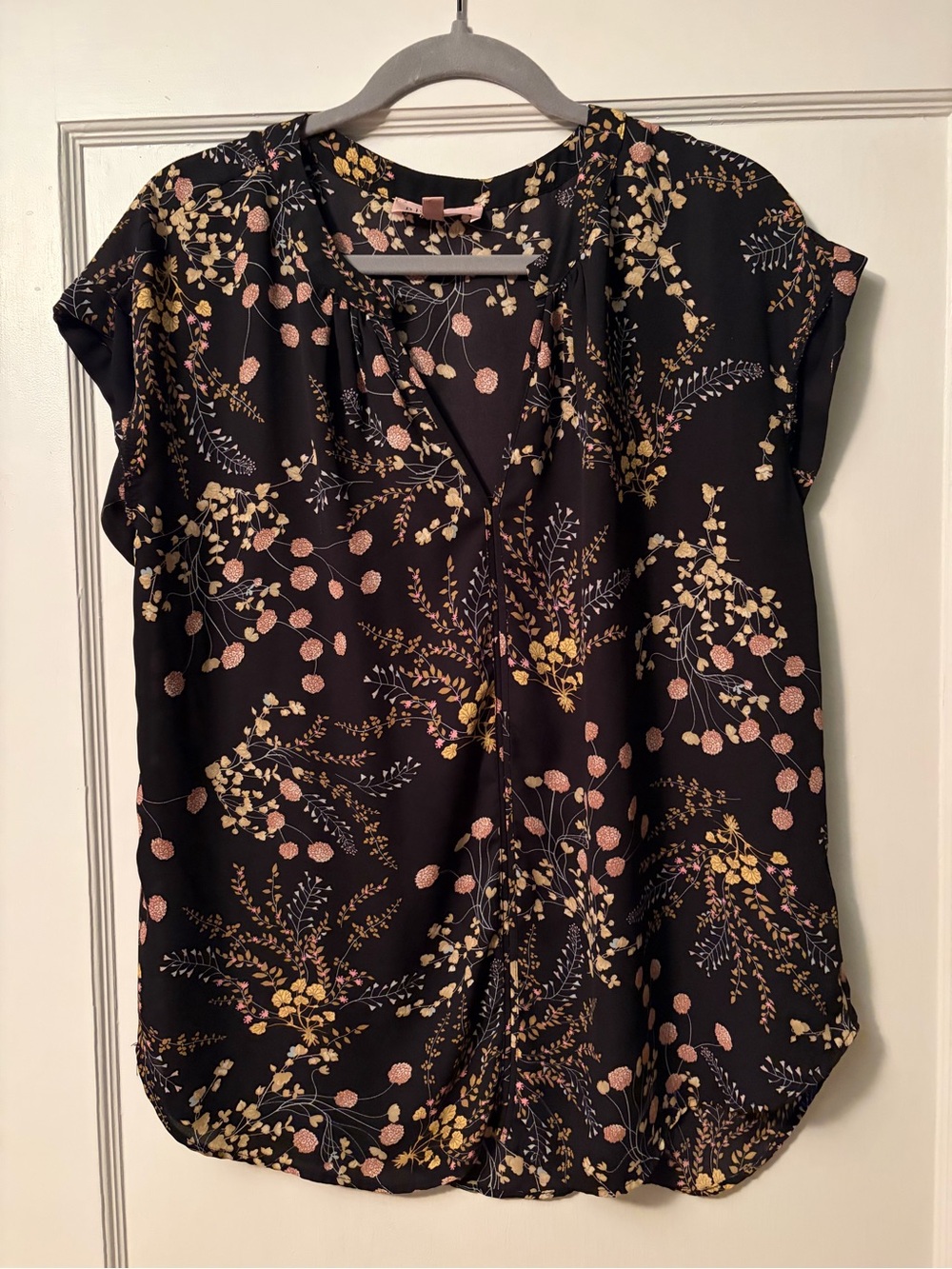 Philosophy Black Floral Cap-Sleeve V-Neck Blouse